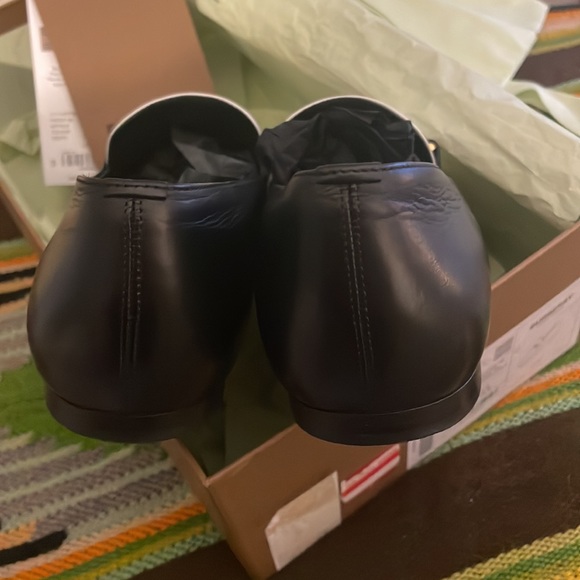 NIB , Auth Burberry Black & white Calf tuxedo GORGEOUS 🎉  Flats Loafer’s  ❤️ - Picture 8 of 14